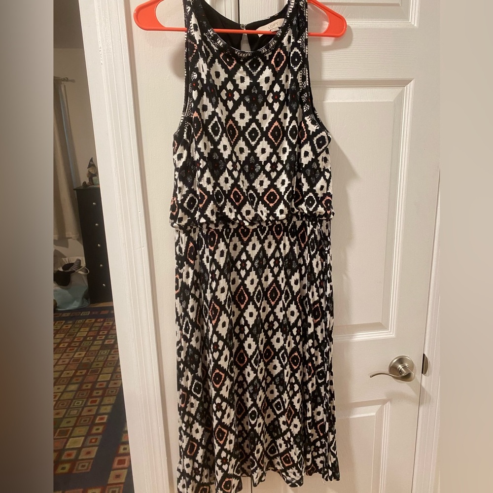 Knee length gorgeous dress from Loft.  Size large